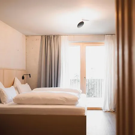Haus Jausern Отель 4*