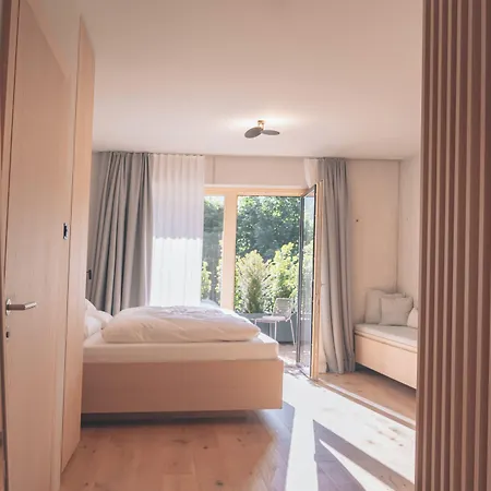 Отель Haus Jausern 4*