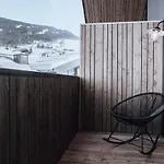 Haus Jausern 호텔 4*