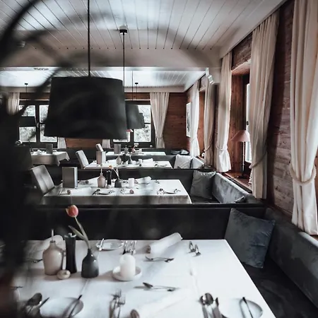 Hotel Haus Jausern 4*