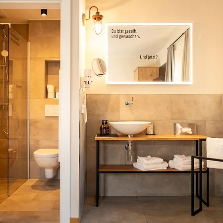 فندق Haus Jausern 4*