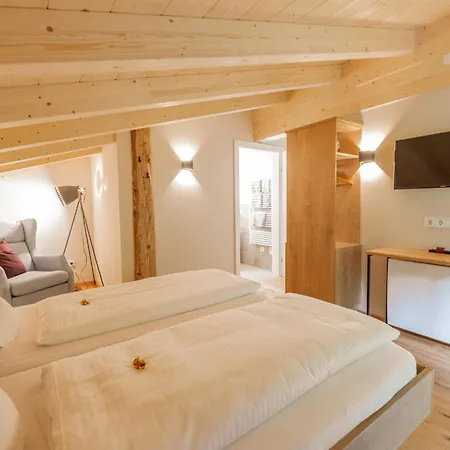 ホテル Haus Jausern 4*