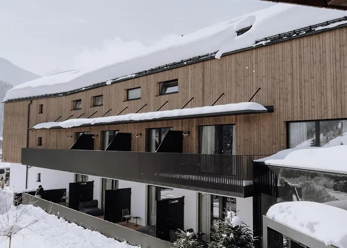 Haus Jausern فندق 4*