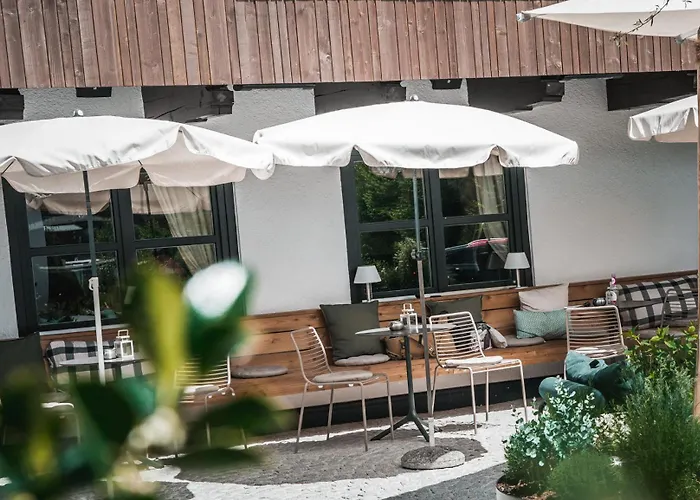 Haus Jausern فندق 4*
